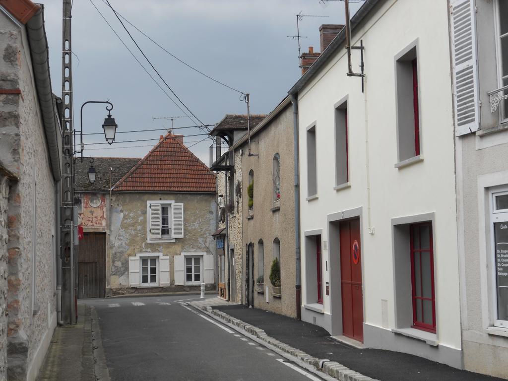 Bed and Breakfast Le Nid D'Hirondelles Perthes-en-Gatinais Exterior foto