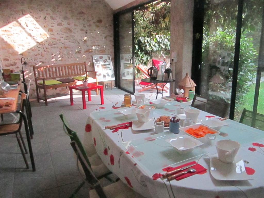 Bed and Breakfast Le Nid D'Hirondelles Perthes-en-Gatinais Exterior foto